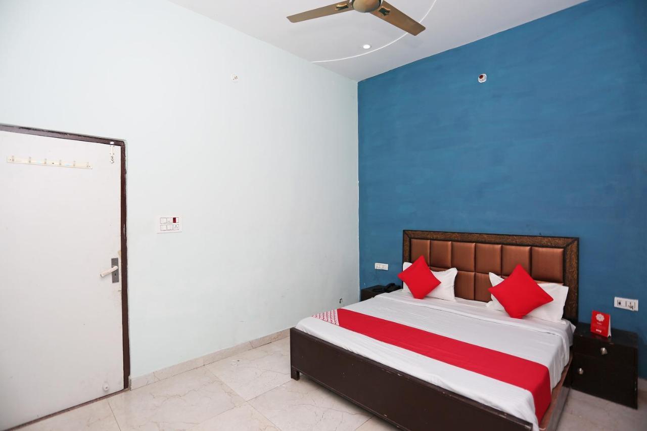 OYO 29517 Hotel Barsana Palace Chhata Exterior foto