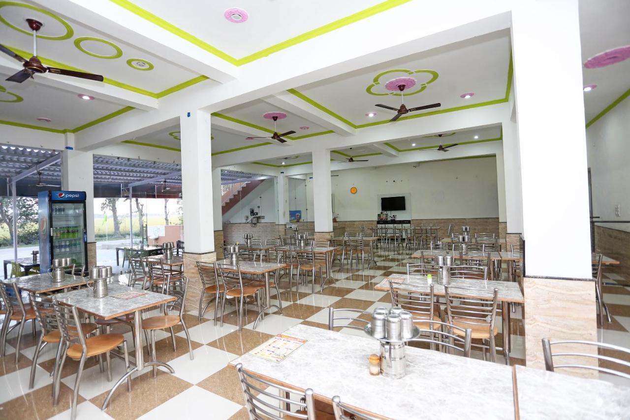 OYO 29517 Hotel Barsana Palace Chhata Exterior foto