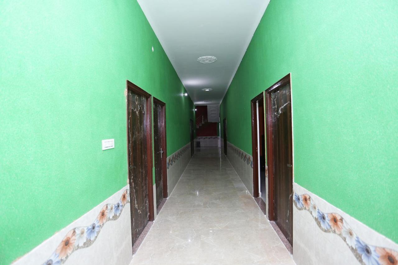 OYO 29517 Hotel Barsana Palace Chhata Exterior foto